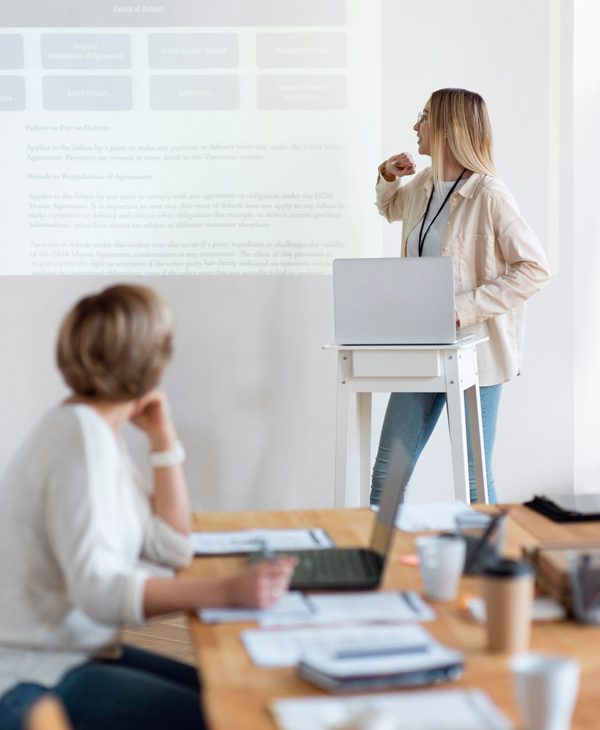 fbcontabilidadecuritibamedium-shot-women-business-meeting